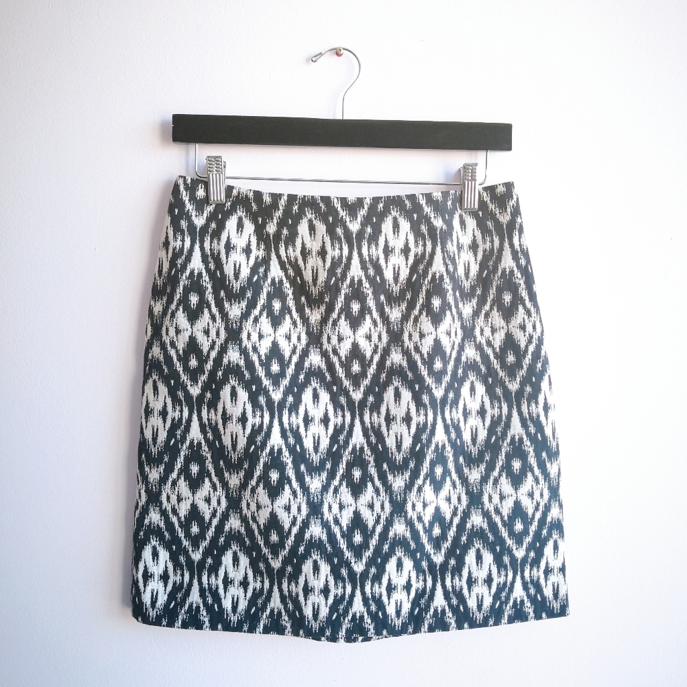 VINCE CAMUTO Ikat Print Skirt Size 6 (EUC)